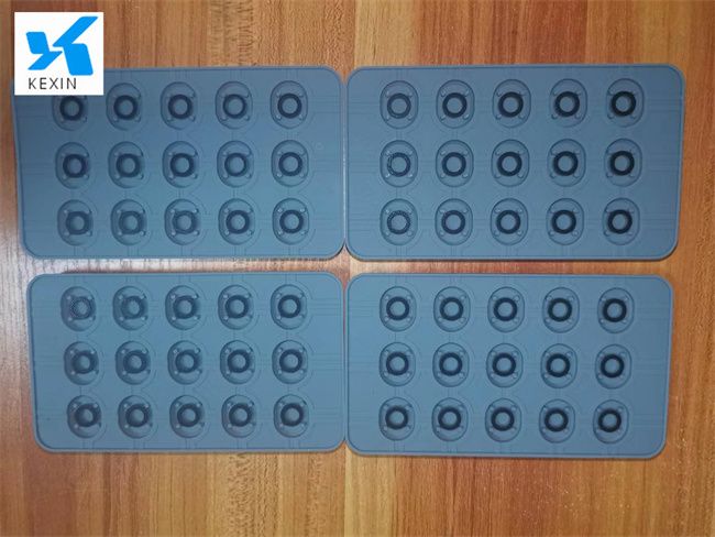 硅膠制品為什么容易變脆？